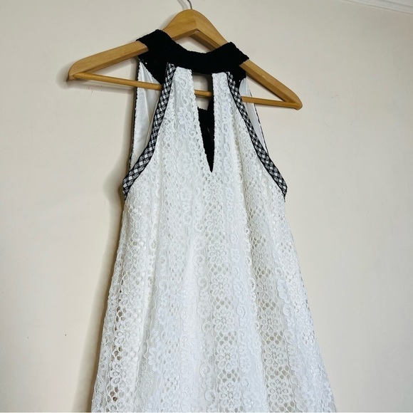 Alexis Genevieve Dress in Black & White Lace - Picture 14 of 15